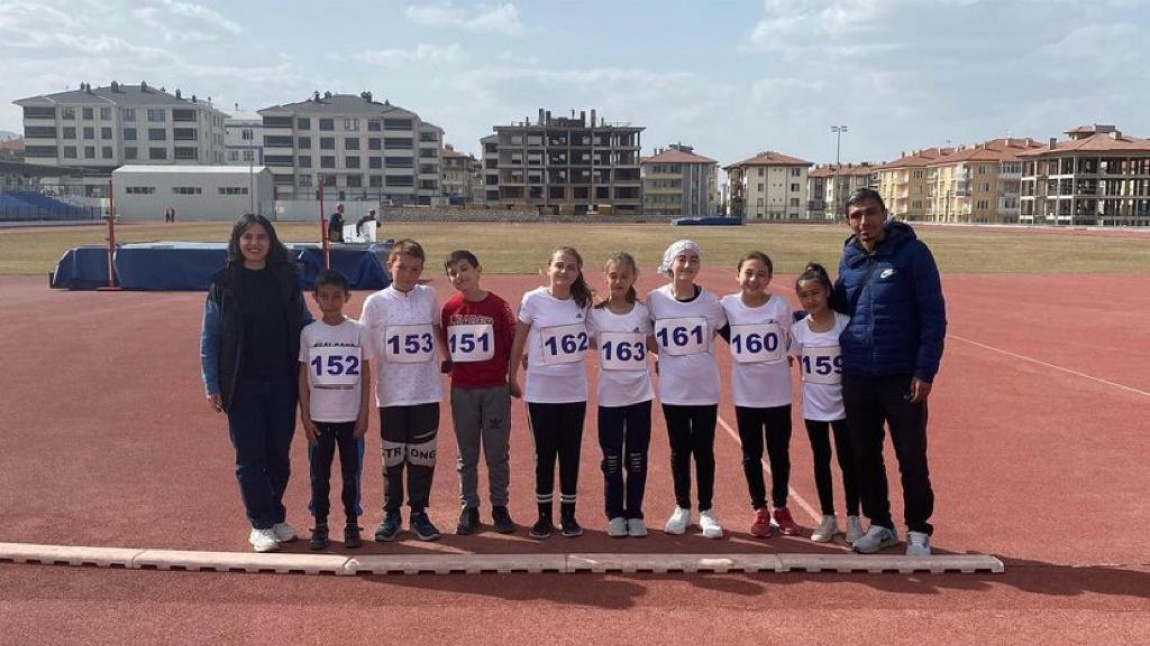 Okul sporları küçükler il birinciliği yarışı  Uzun atlama Nursena SARI 3.  800 metre koşu Ela ASLAN 3.  5X60 metre bayrak Ela, Nursena, Meryem, Elif, Rümeysa 4.  Tebrik ederiz çocuklar.